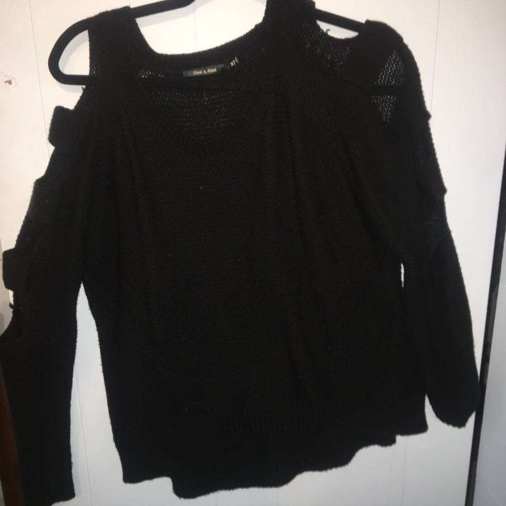 Black sweater with open sleeves